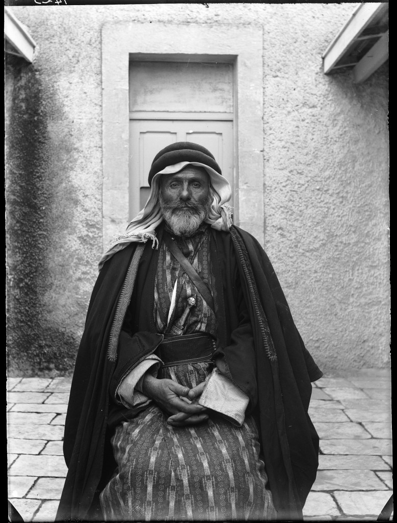A Christian from the Azeizat clan from Madaba, Jerusalem 1905 (c) Ecole Biblique d'Archéologie Francaise